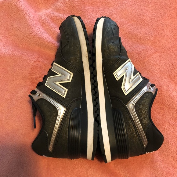 Black and gold New Balance EUC - Picture 5 of 6